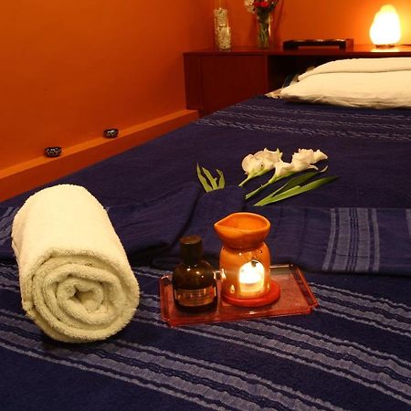 Avari Towers Карачи Экстерьер фото A massage table