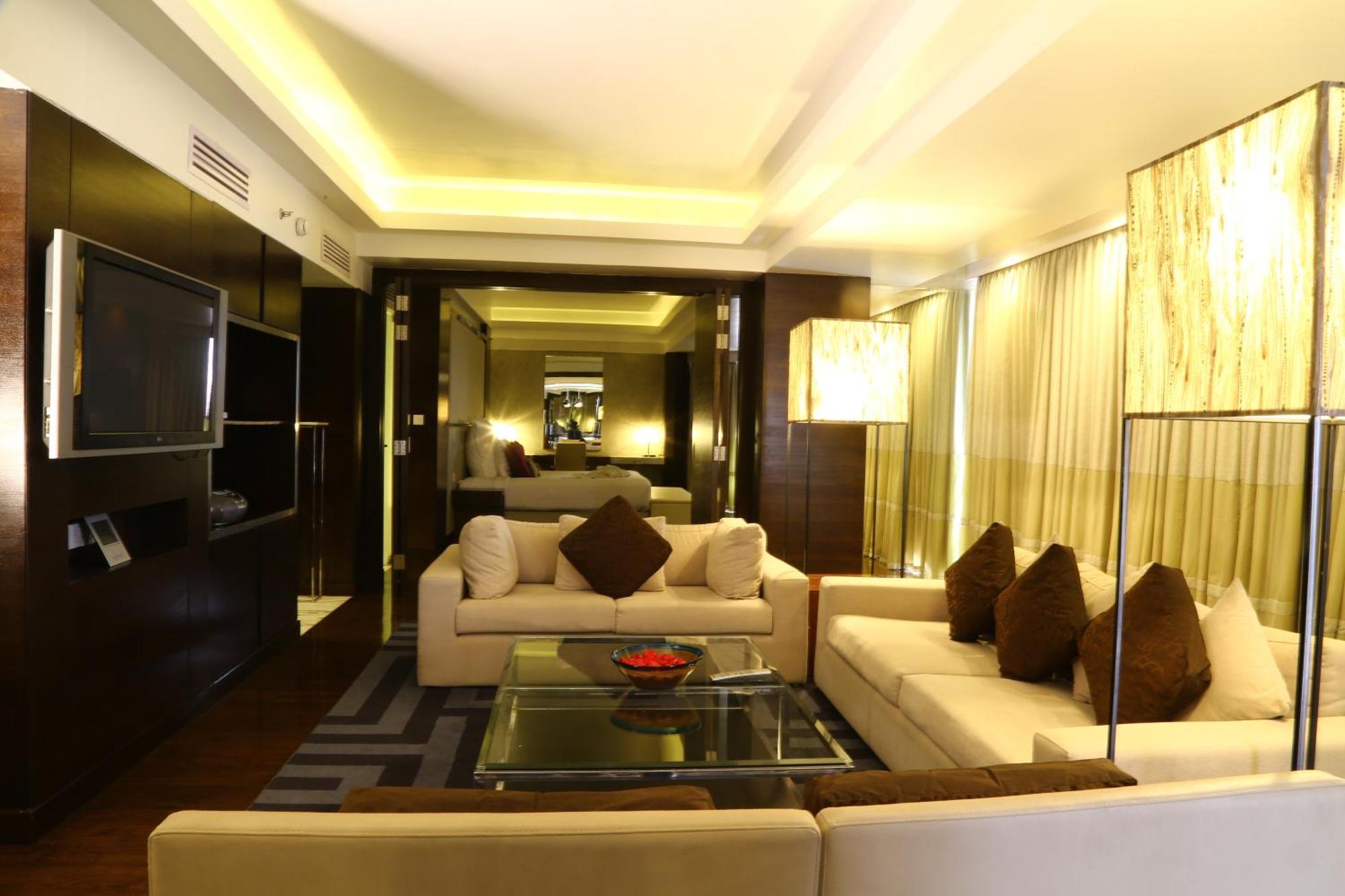 Avari Towers Карачи Экстерьер фото A suite at the hotel