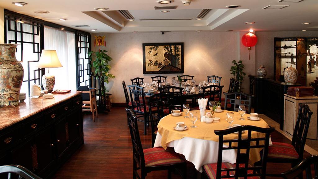 Avari Towers Карачи Экстерьер фото Interior of a restaurant in Beijing
