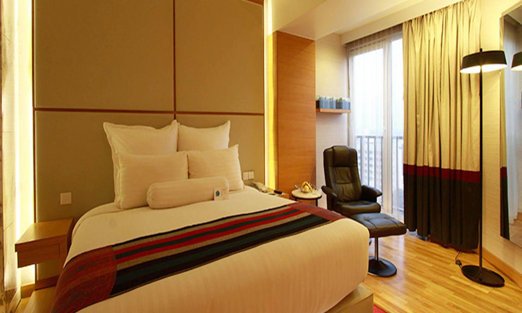 Avari Towers Карачи Экстерьер фото A room at the Park, Hyderabad