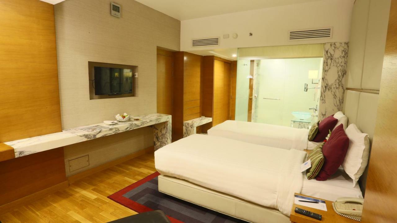 Avari Towers Карачи Экстерьер фото A room at the Park Hotel, New Delhi