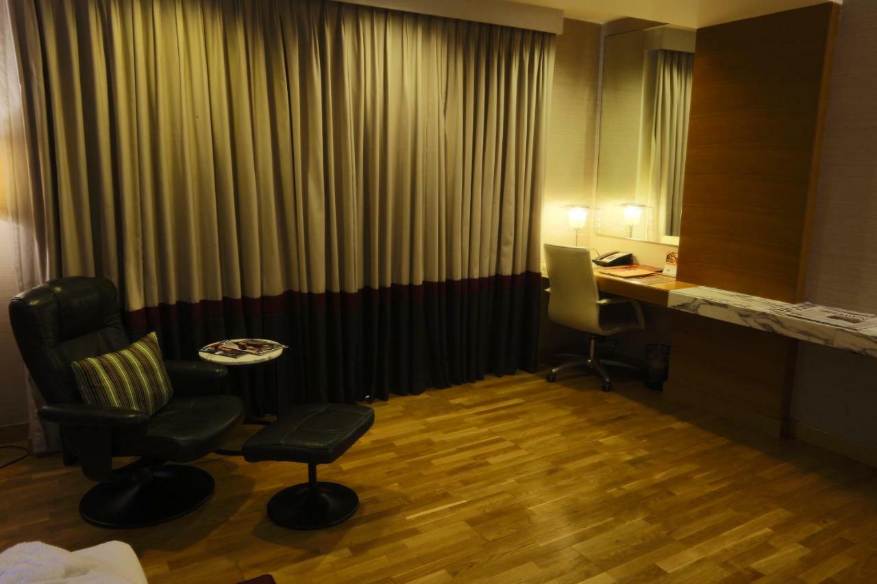 Avari Towers Карачи Экстерьер фото A room at the hotel