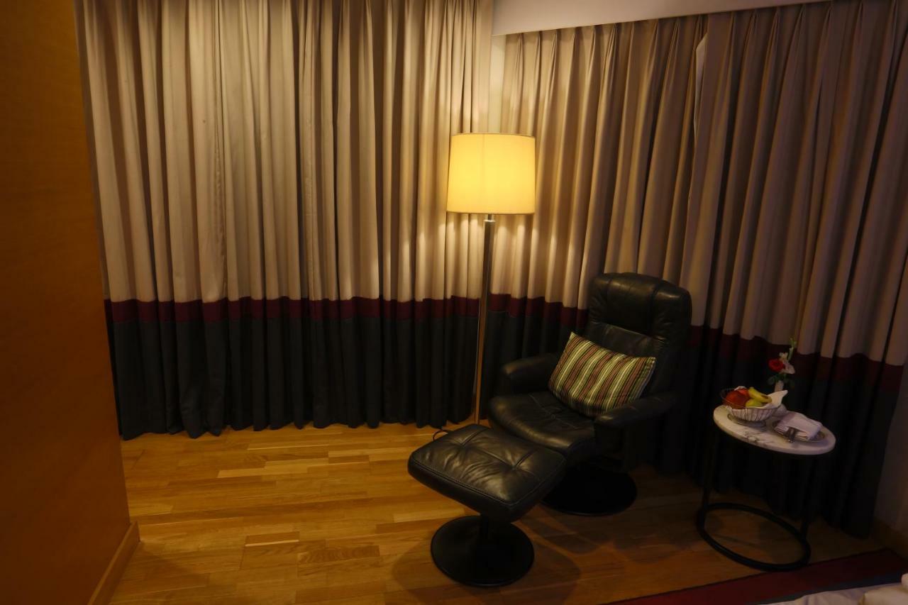 Avari Towers Карачи Экстерьер фото A room at the hotel